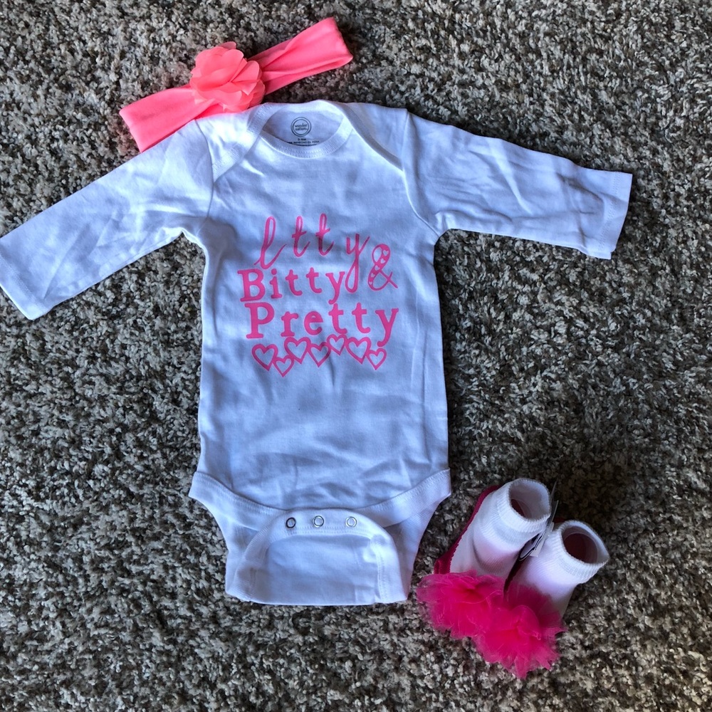💕Onesie w/headband and fancy socks